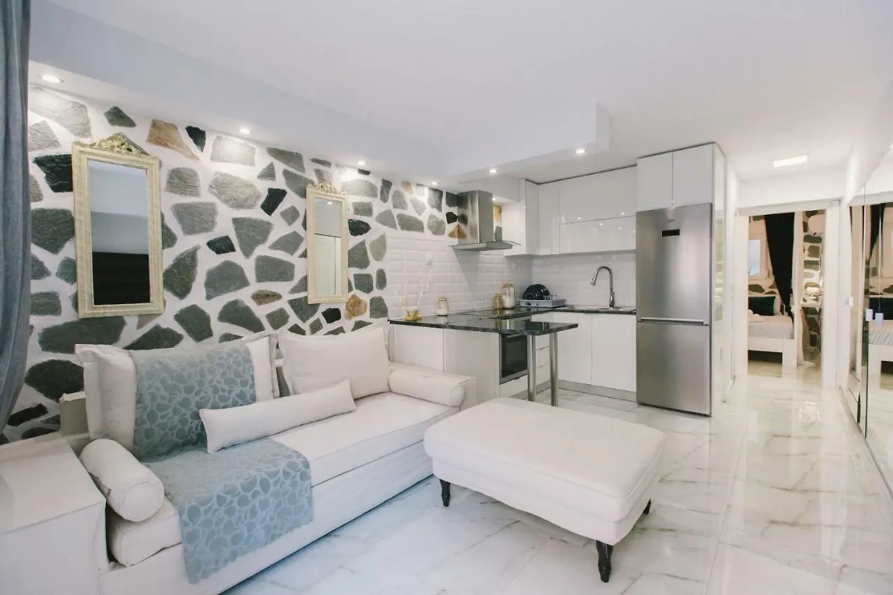 Modern Salon Apartment Thessaloniki