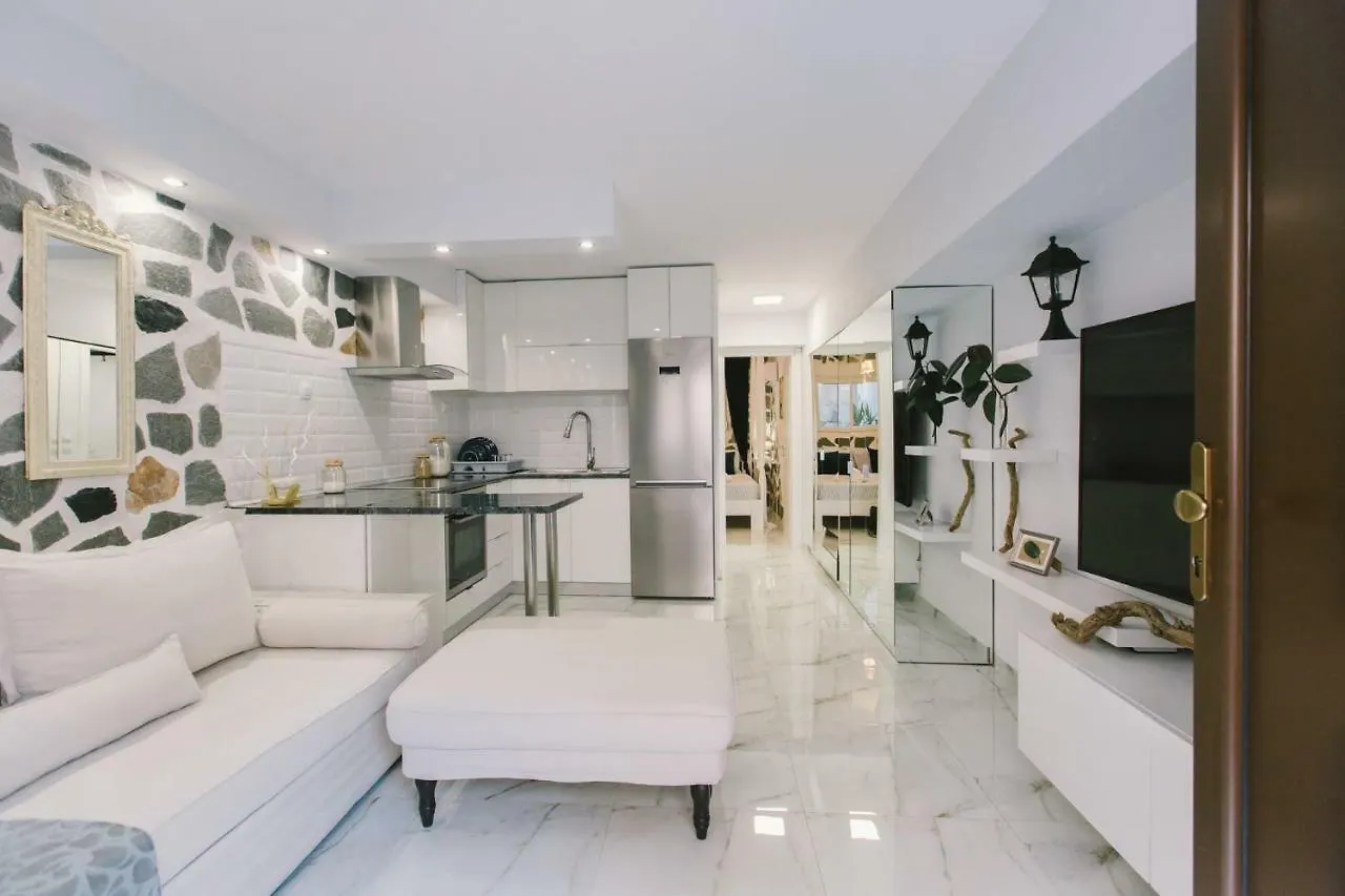 Modern Salon Apartment Thessaloniki